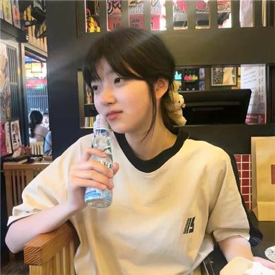 站起来的女孩